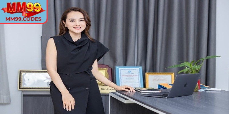 CEO Popy Linh 2 Sau khi du học, cô bắt đầu sự nghiệp tại một tập đoàn công nghệ tại HongKong
